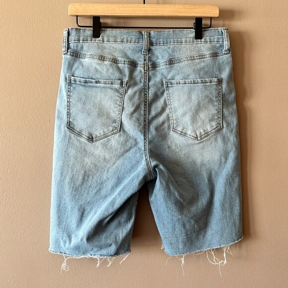 Women's 13/31 Fashion Nova Bermuda Jean Shorts Zipper Fly Scissor Cut Hem - Picture 3 of 7